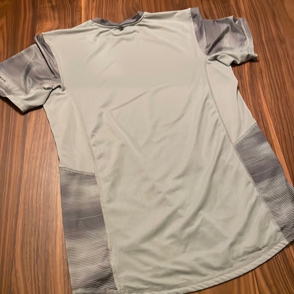 π w/PURCHASE {CLOSET CLEAN OUT} β’ Russell Dri-Power Performance T Shirt - SZ S - Picture 3 of 3